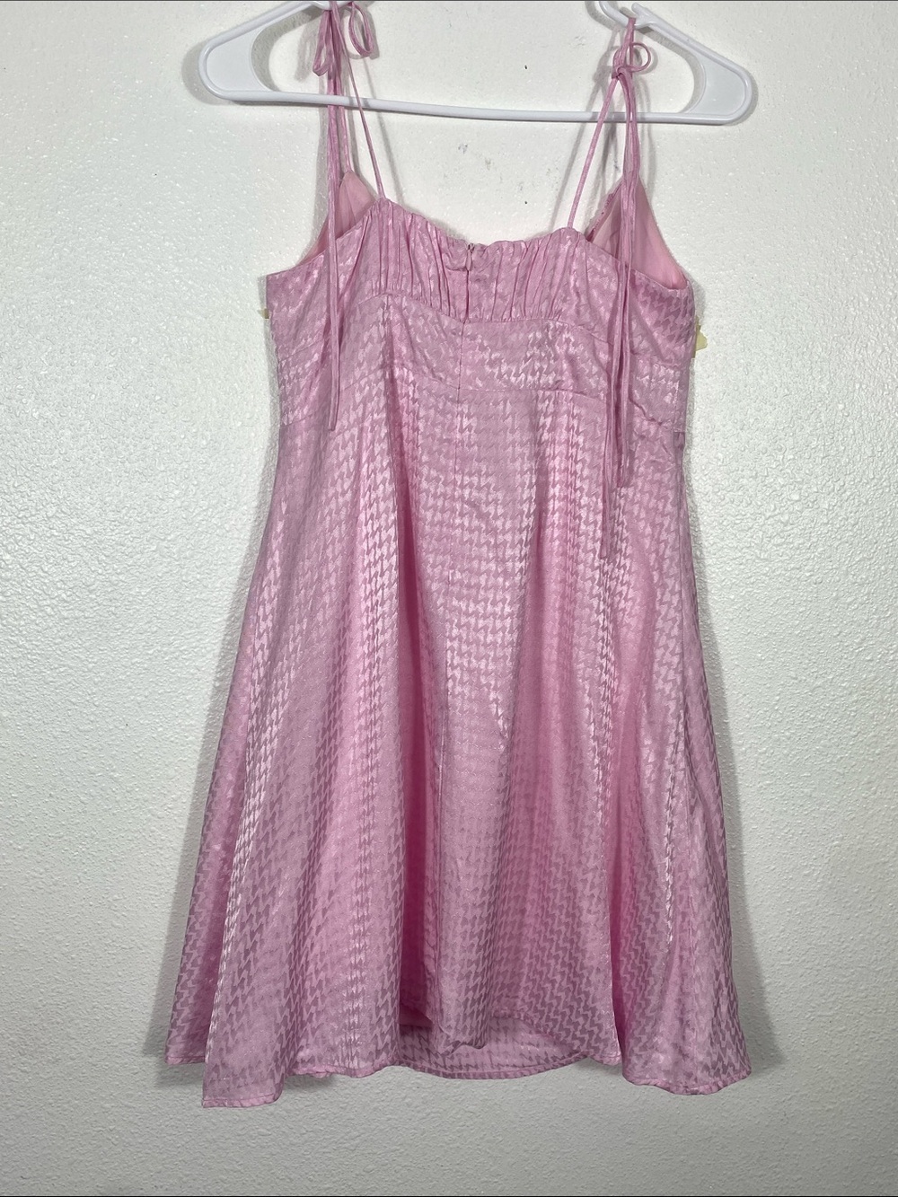 Astr Pink Tie-Shoulder Mini Dress with Ruched Bodice Size M 100% Viscose - Picture 7 of 16